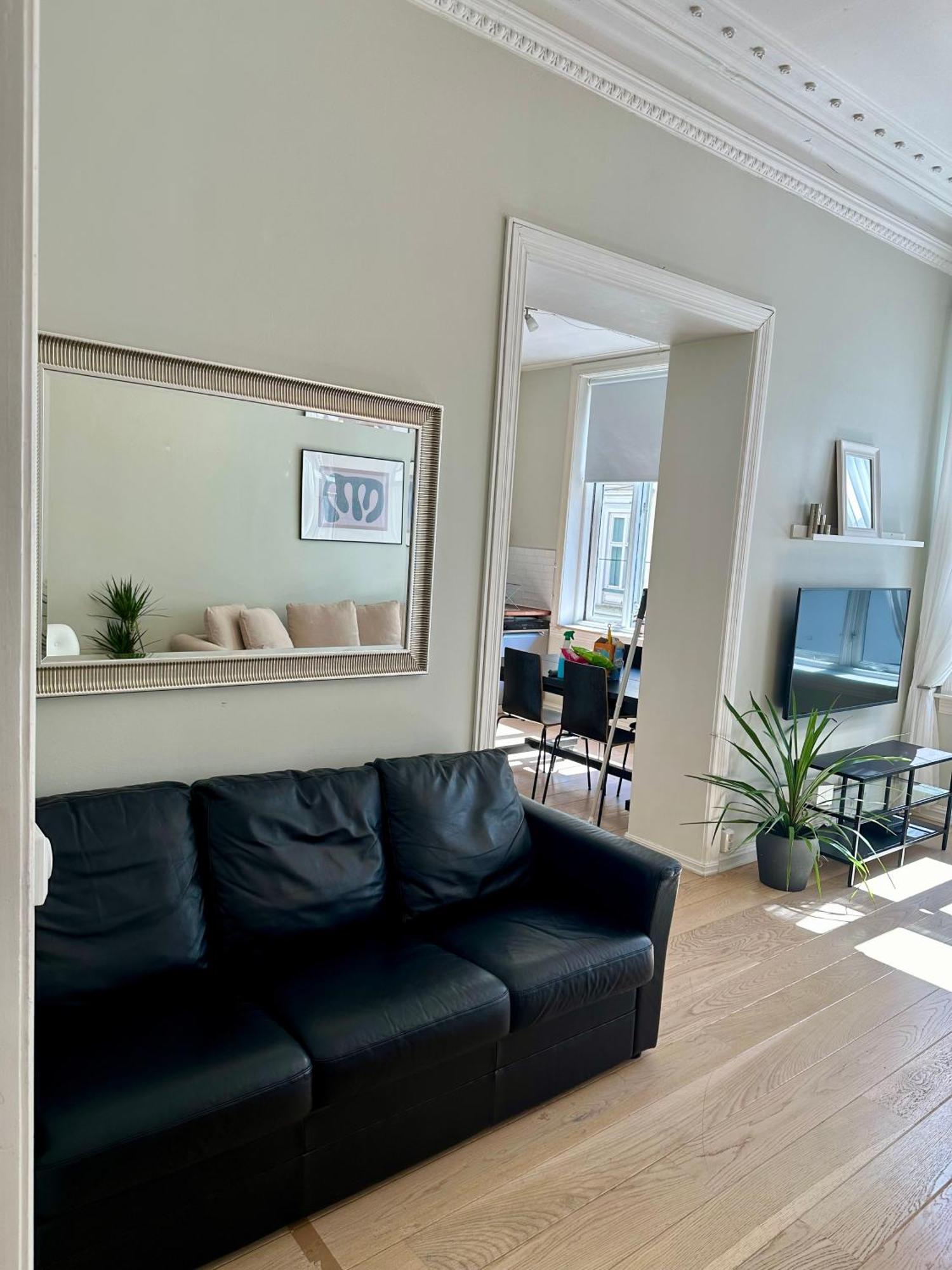 Classical 3 Bedroom, 2 Bath, Minutes From Royal Palace, Main Shopping Street, Restaurants & Downtown Oslo Exteriér fotografie